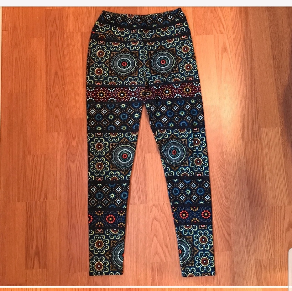 RARE HARD TO FIND OS Lularoe LEGGINGS
